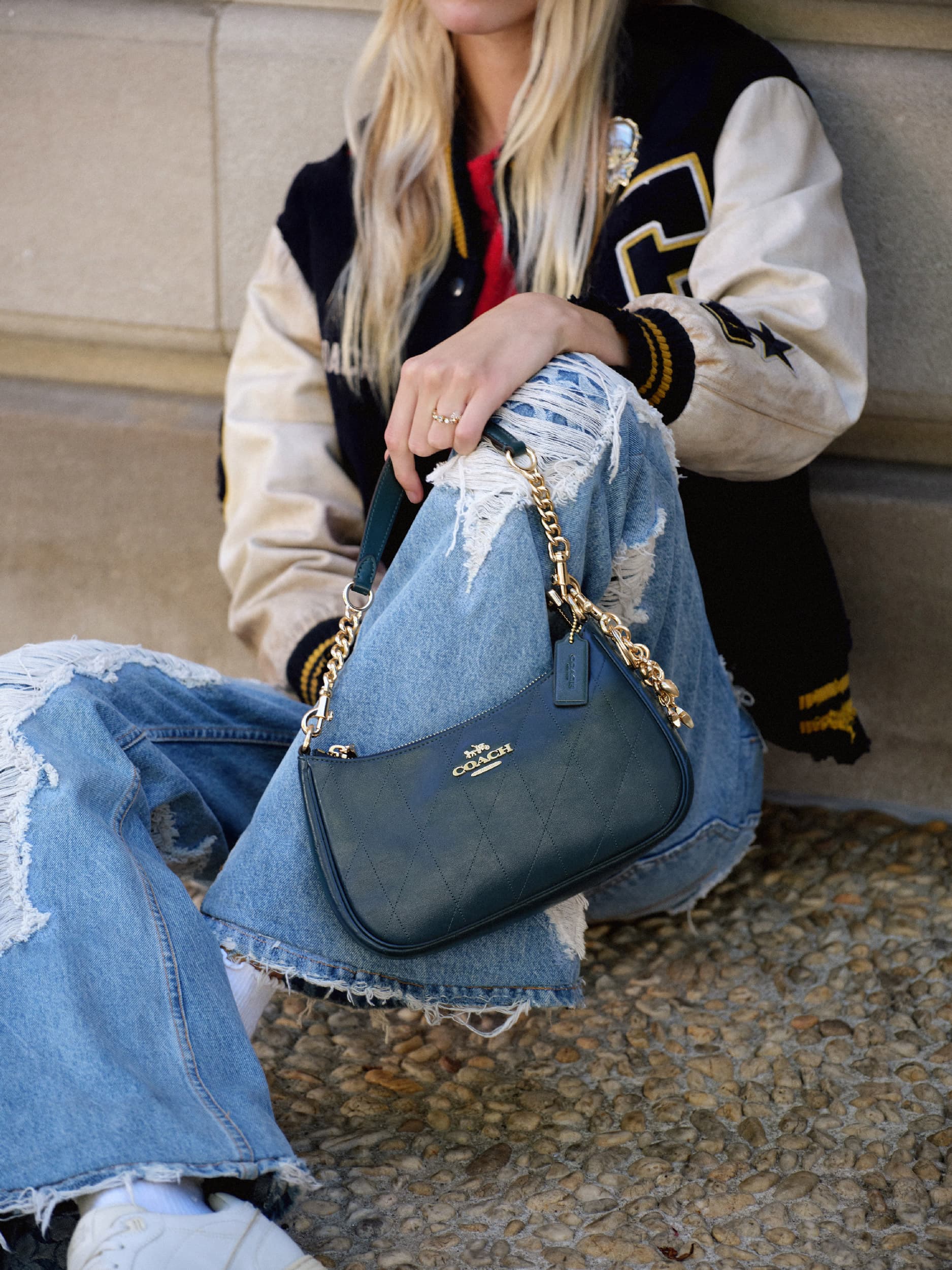 250918_MK_COACH_01_803-copy_1 — photograph by Martina Keenan
